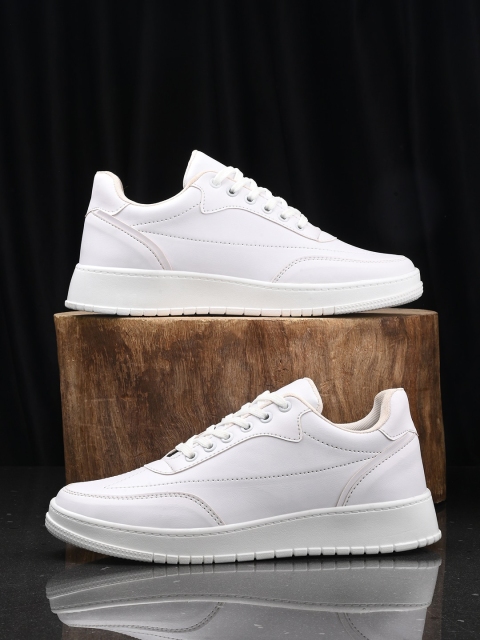 Roadster The Lifestyle Co. Men White Comfort Insole Lightweight Sneakers